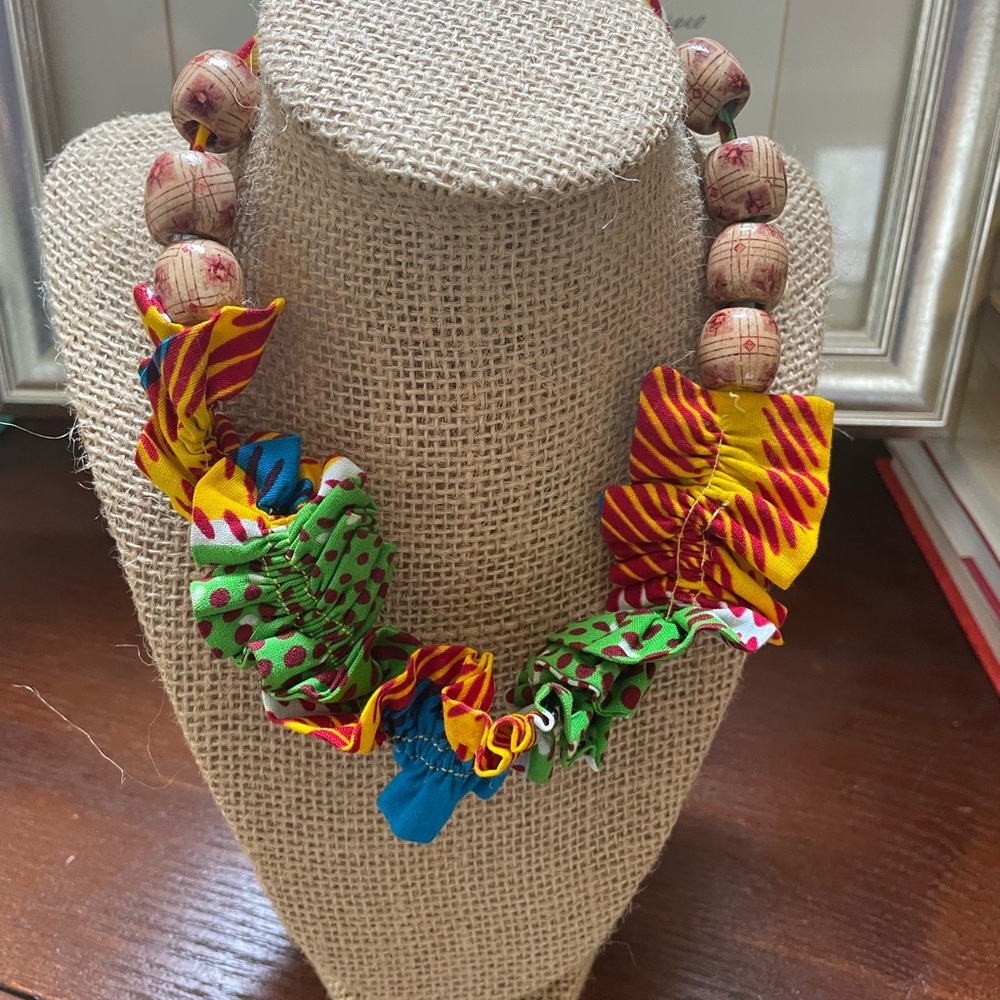 Colorful Ghana Beaded Necklace-NWOT - Picture 2 of 4
